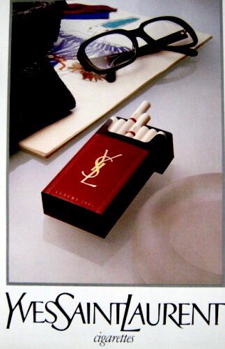 와키나 on Twitter: "아키나가 93년경 뉴욕에서 홈스테이할 때 직접 찍어 공개한 화장대에도 입생로랑 담배가 보이네요,, 우측은  센트럴파크에서의 아키나 https://t.co/E1cN6gg1iW" / Twitter