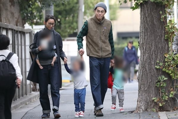 2021最新】杏の子供の年齢や性別は?女の子の双子と男の子で名前や顔画像も!|XOXブログ