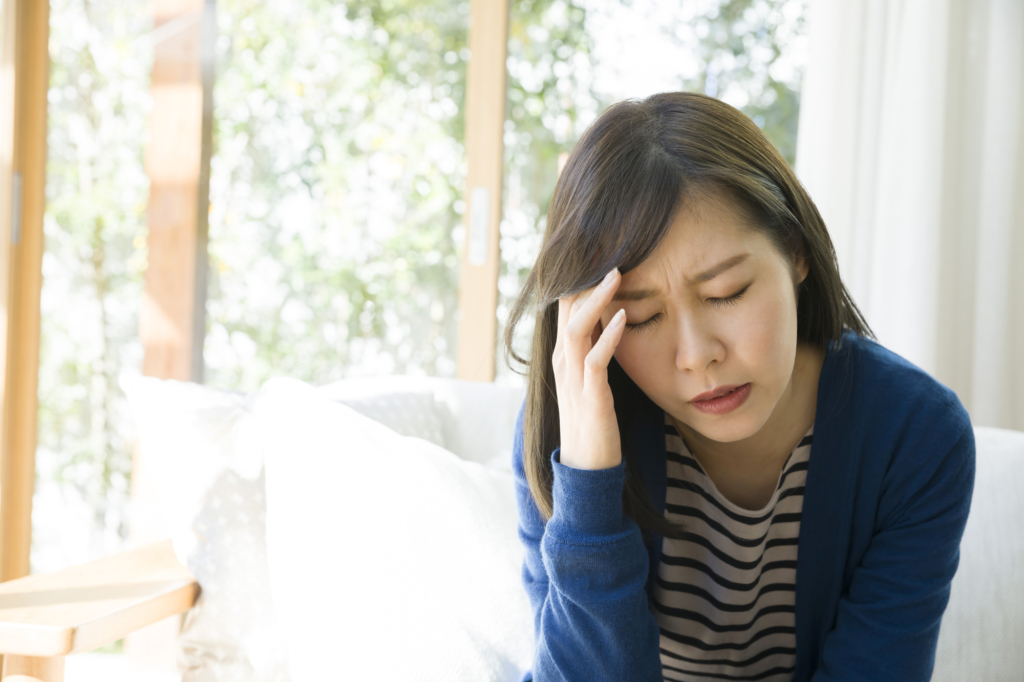 起き上がると「めまい」がする…原因は｢良性発作性頭位めまい症｣？対処法はある？ | Medicalook(メディカルック)