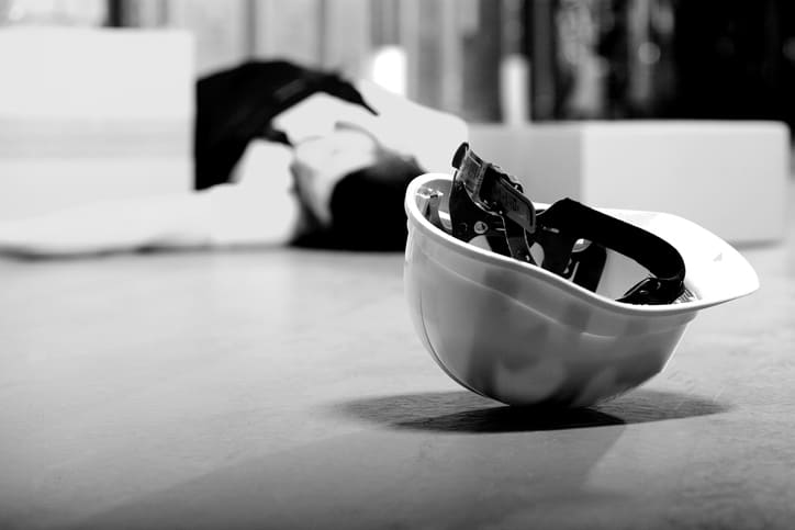 근무 중 기계에 끼여 세상을 떠난 노동자의 안타까운 죽음이 ‘사고사’로 인정되지 않아 누리꾼들의 공분을 자아내고 있다.
지난 16일 로톡뉴스 보도에 따르면 법원은 “소리를 지르지 않았다”라는 이�
