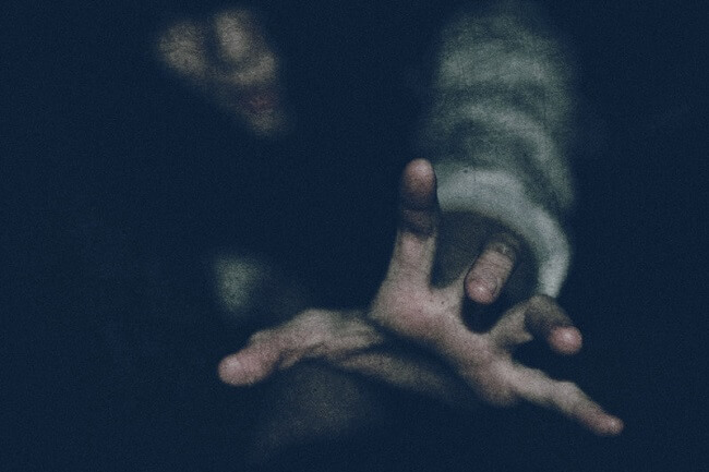 幽霊にブチ切れで撃退した男性「ふざけんなコノヤロー!と恐怖のあまり叫んでしまいました」 | キャリコネニュース