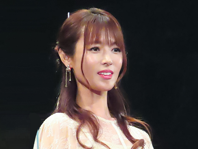 深田恭子が、前代未聞の艶写真集に挑戦か 推定バストサイズ87センチの"E級"とも|ニフティニュース