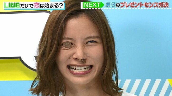 朝日奈央、特技を聞かれ「10円玉を目と鼻に入れること」を披露する | バラエティ | ABEMA TIMES