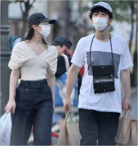 ユースケ・サンタマリアが新恋人と同棲。妻と離婚し再婚も視野? フライデーが年下女性との熱愛報道。画像あり | 今日の最新芸能ゴシップニュースサイト|芸トピ