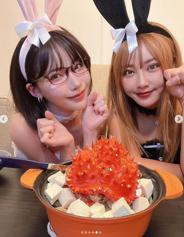 【画像あり】深田えいみ×てんちむ 2ショットで超セ〇シー網タイツ×バニーガール姿に「いい〜挟まれたい」「セ〇シーでメッチャ可愛いね」大絶賛の声