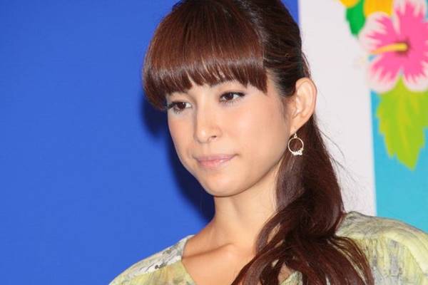 上原多香子 仕事ゼロに…「スピード再婚で一発逆転」の声も ...