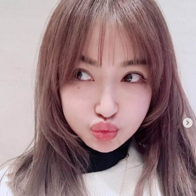 平子理沙、タコ口の自撮りに賛否の声「不自然で不気味」(1ページ目) - デイリーニュースオンライン