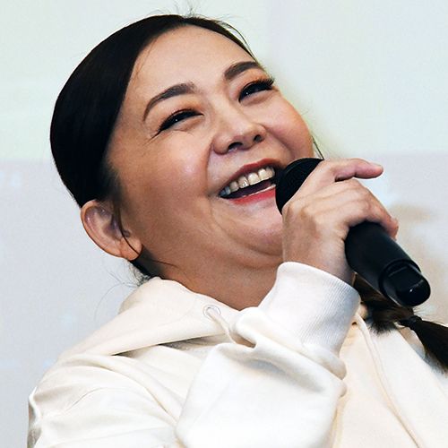 車中キス写真を投稿も…華原朋美が“DV疑惑”のマネージャー夫と極秘離婚していた(文春オンライン) - Yahoo!ニュース