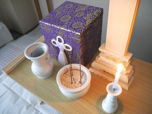 御遺骨を納骨せずに、ずっと家に置いておいても法に触れないの? | 川崎市多摩区の葬儀屋 - 登戸の杜ブログ