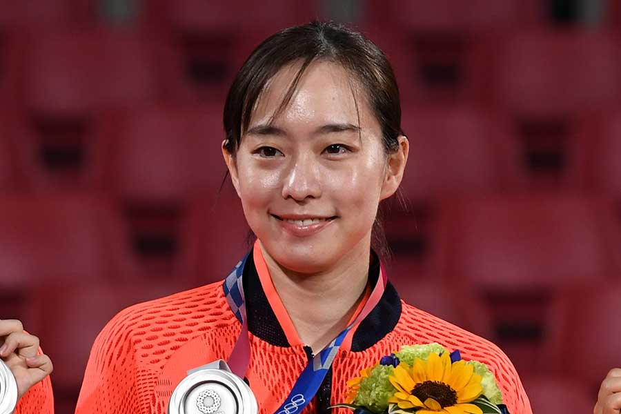 石川佳純、母の日に公開した母娘2ショットに大反響「笑顔がそっくり」「なんて親孝行」 | THE ANSWER