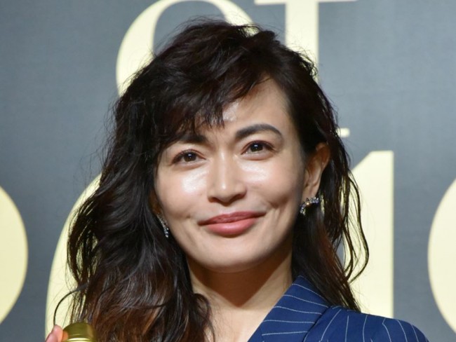 長谷川京子、“美背中”を大胆にあらわ ファンうっとり「女神様」「綺麗」 ／2019年11月26日 - エンタメ - ニュース - クランクイン！