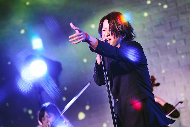 GLAY・TERU、愛すべき人たちに歌声を届けた珠玉の「LIVE at HOME」（ライブレポート / 写真4枚） - 音楽ナタリー