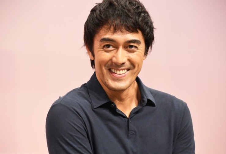 純日本人】阿部寛はハーフではないと本人が断言！日本人に見えない理由が納得すぎる！ - 有名人調査隊