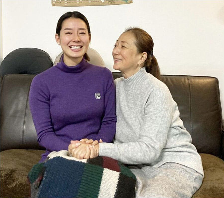 すみれの母親・松原千明が64歳で急死、死因は薬物の過剰摂取か。元夫・石田純一が精神安定剤の服用と飲酒に言及 | 今日の最新芸能ゴシップニュースサイト｜芸トピ