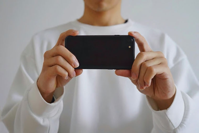 高画質】動画撮影に最適なおすすめのスマホ・アクセサリー｜動画制作・広告動画・プロモーション動画は動画作成ツール【メディア博士】