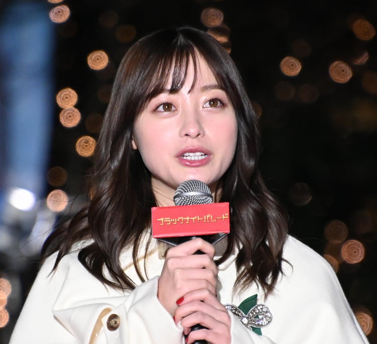 橋本環奈＆中川大志、交際報道後公の場で初共演 クリスマスムードのレッドカーペットで笑顔のかけあい | ORICON NEWS