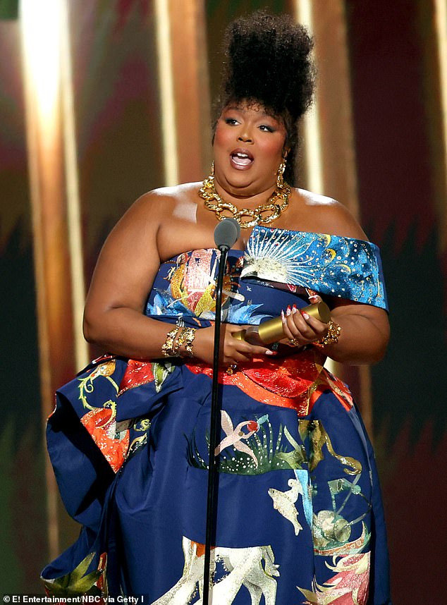 BREAKING: Lizzo Seen Honoring Multiple Female Advocates While Winning ...