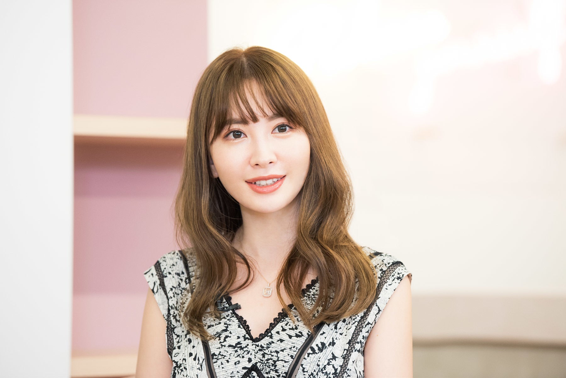 目標やロールモデルは決めなくていい」小嶋陽菜×SHE代表が語る“女性のキャリアの切り拓き方”|新R25 - シゴトも人生も、もっと楽しもう。