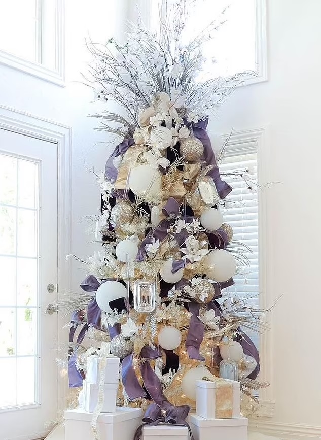 Mother A Professional Christmas Tree Decorator After Quitting