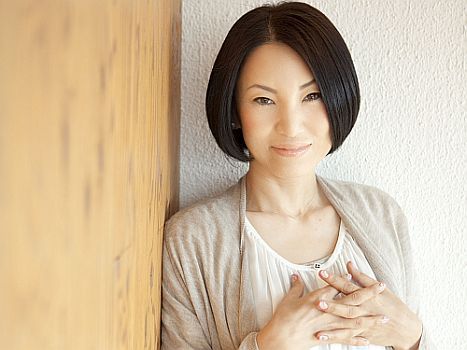 広瀬香美の顔が変わりすぎと話題！整形疑惑まであるその真相は？｜エントピ