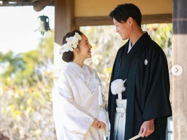 板野友美、白無垢姿の前撮り写真公開も別の箇所に視線集中「アゴが…」(1ページ目) - デイリーニュースオンライン