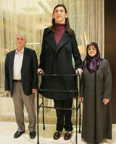 World's TALLEST Woman Reveals That She Can Only FLY While Laying Down ...