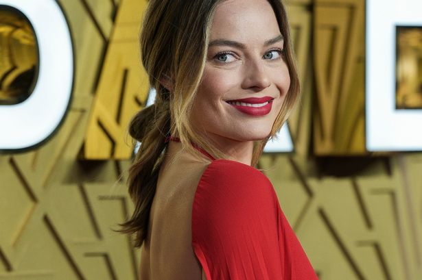 Breaking: Margot Robbie Für Tim Burton'S "Attack Of The Fifty Foot Woman" Im Gespräch! - quzdh8q