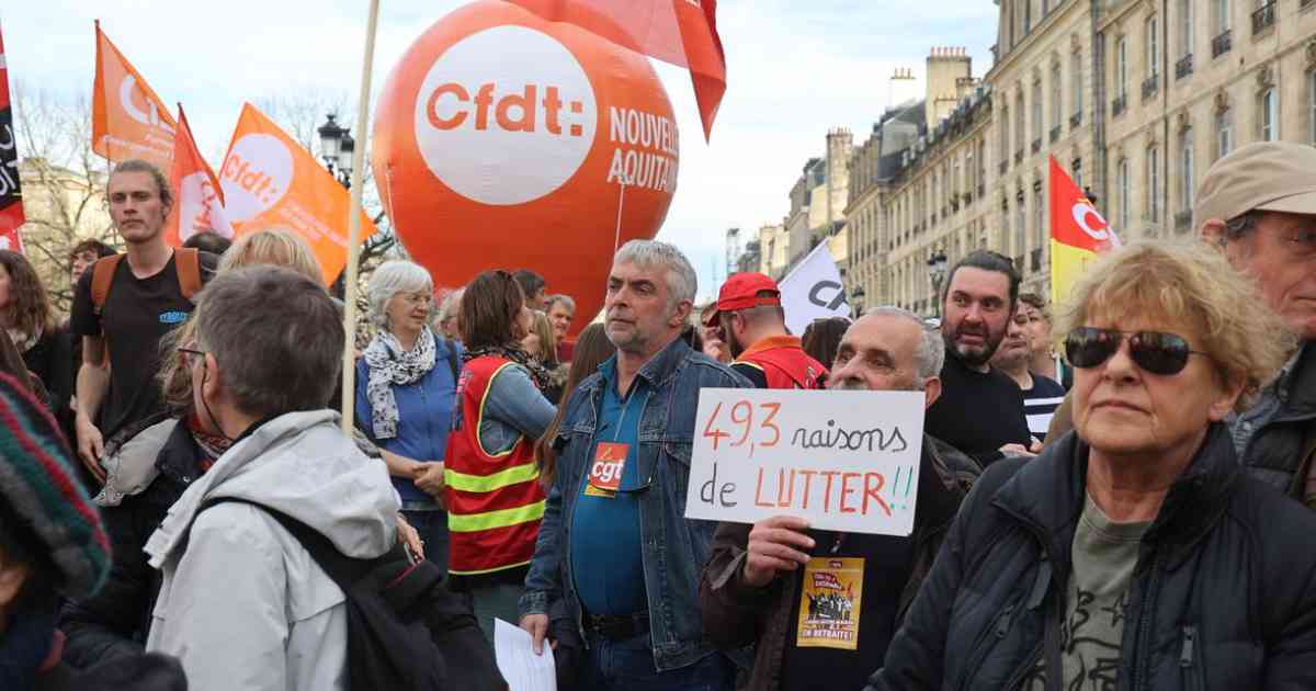 lutte.jpg - Les Manifestants à Paris Expriment Leur Colère Contre L'Utilisation du 49.3 en Tant Que "Scandale Absolu" dans le Cadre de la Réforme des Retraites