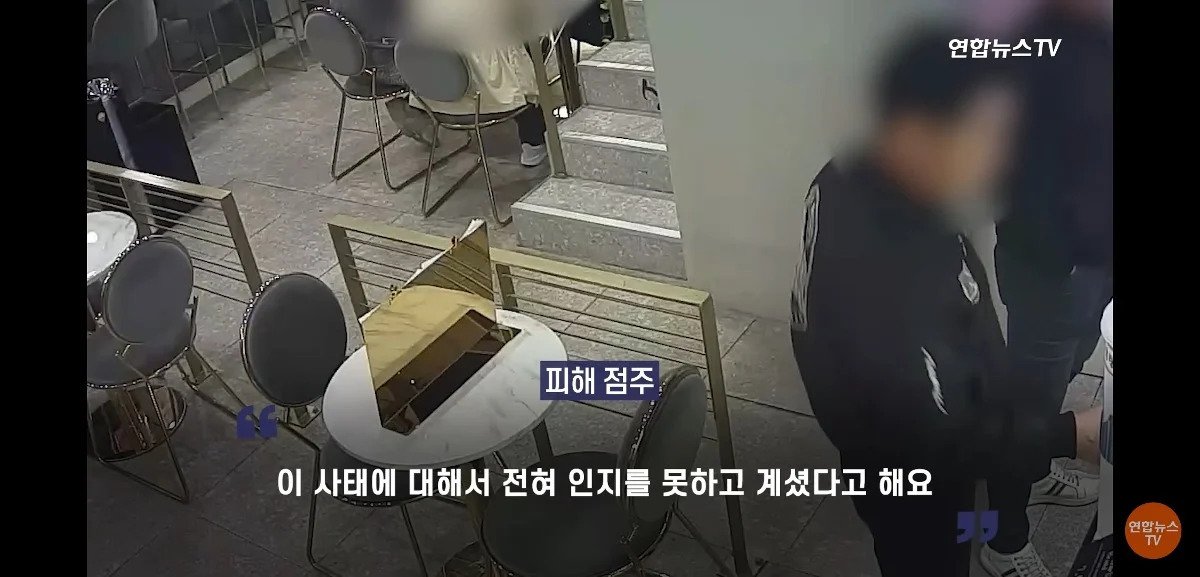 kdMWWT.webp.ren.jpg 포텐간 카페 난동 범인들 직업 알고 충격받은 사장님