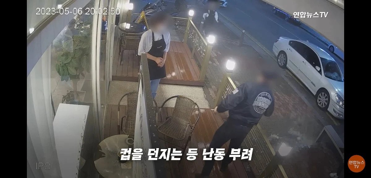 MLxLfI.webp.ren.jpg 포텐간 카페 난동 범인들 직업 알고 충격받은 사장님