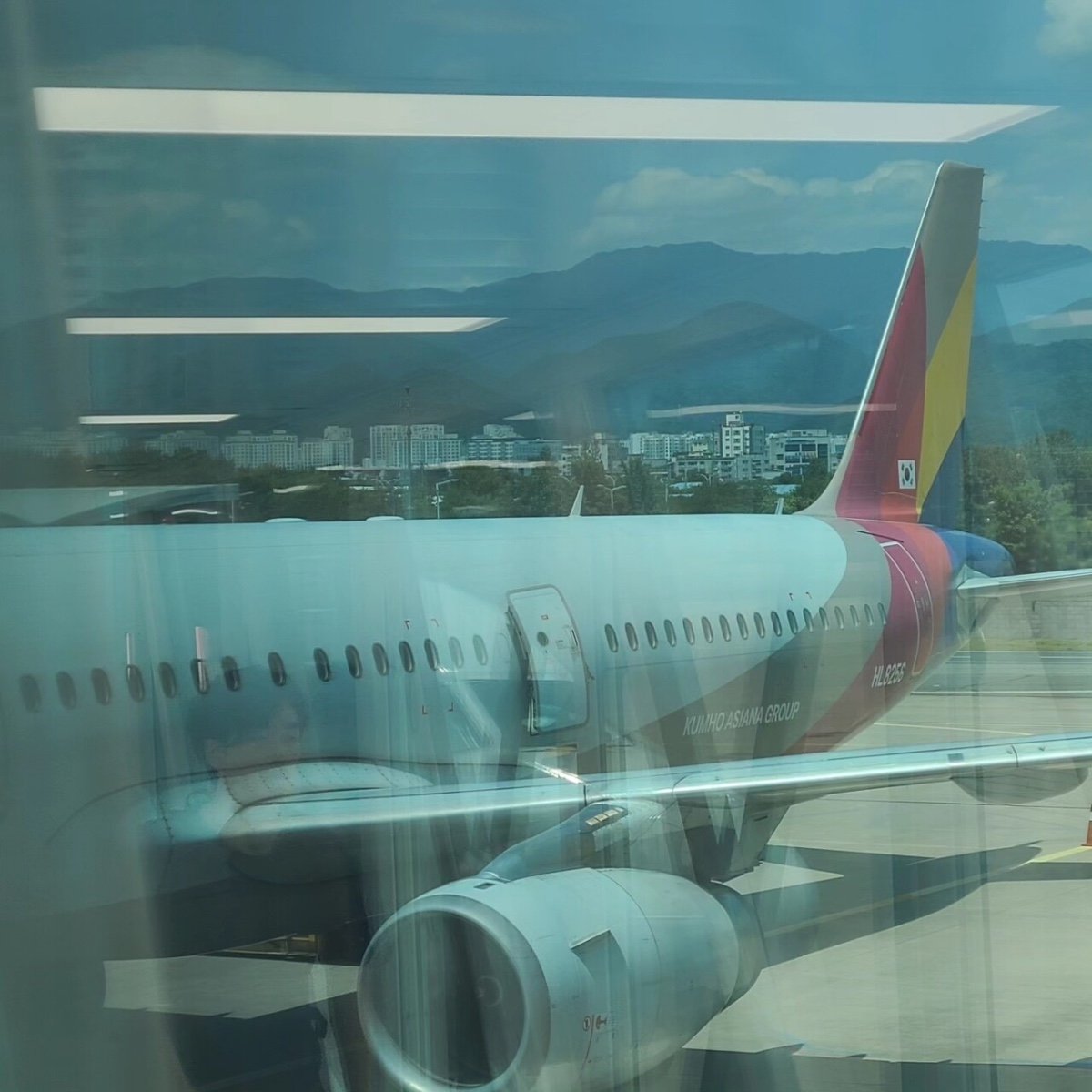 HsPZJL.jpg 밥 느리게 먹는 신입 혼내준 디시인