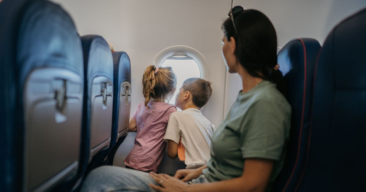 d129 2.jpg - "I REFUSE To Swap Plane Seats So A Child Could Sit With Their Mom! Does That Make Me A Bad Person?"