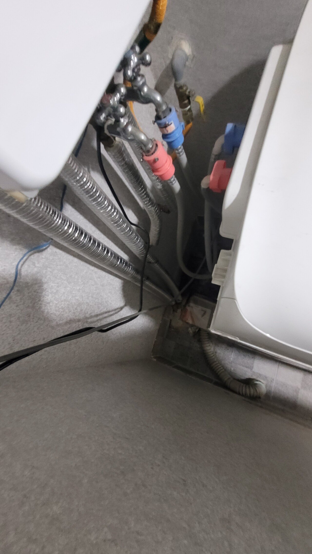 20221222_181229.jpg (분노, 사진많음) 원룸방 빼는데 3시간 청소중