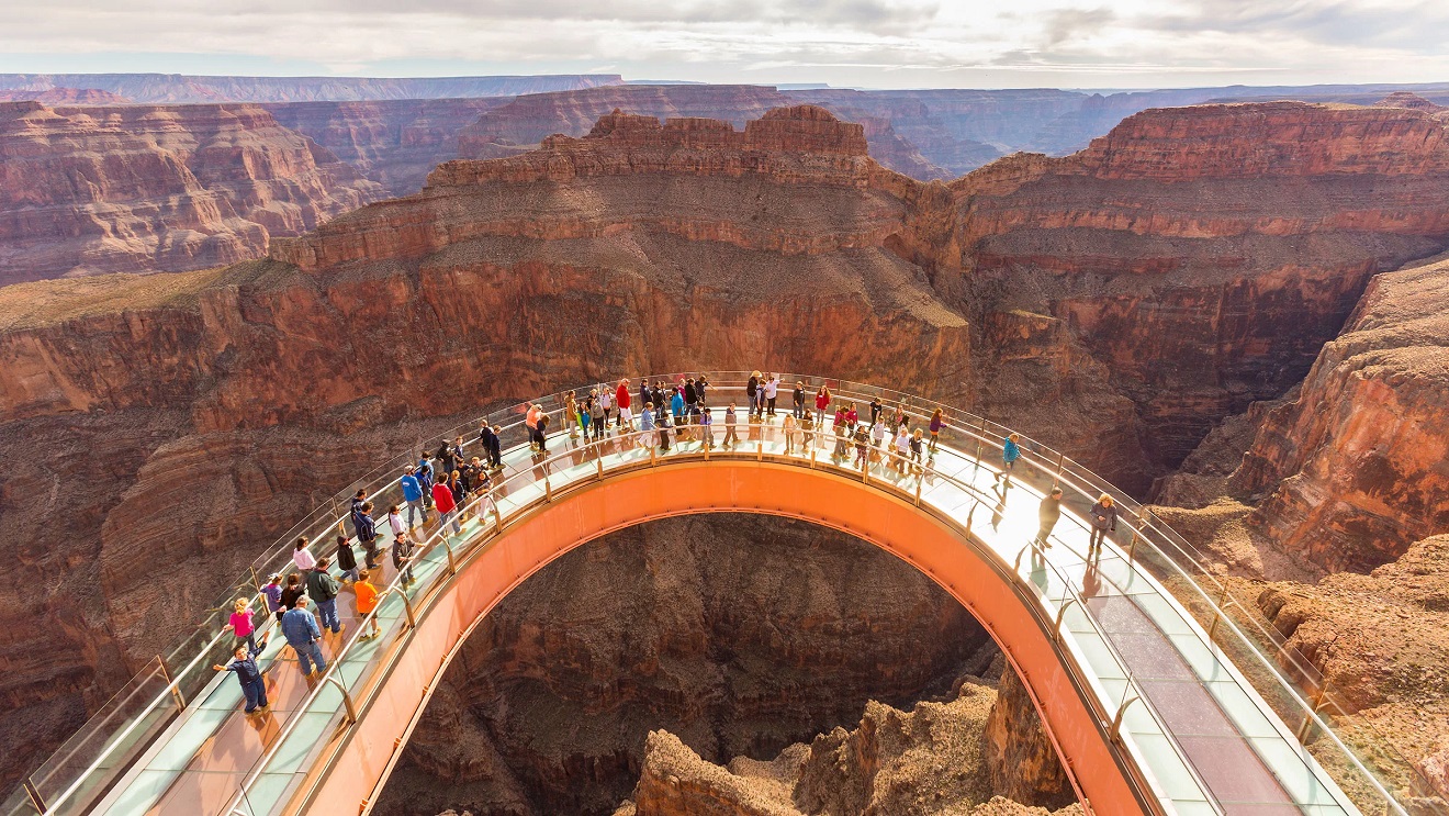 BREAKING Man Falls To His Death From Grand Canyon's Iconic Skywalk