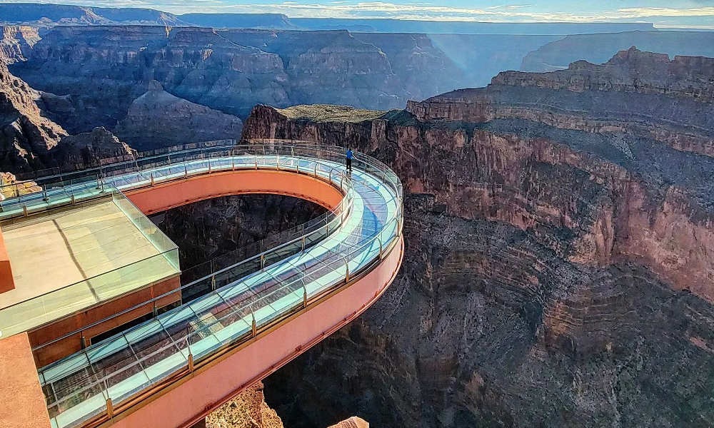 BREAKING Man Falls To His Death From Grand Canyon's Iconic Skywalk