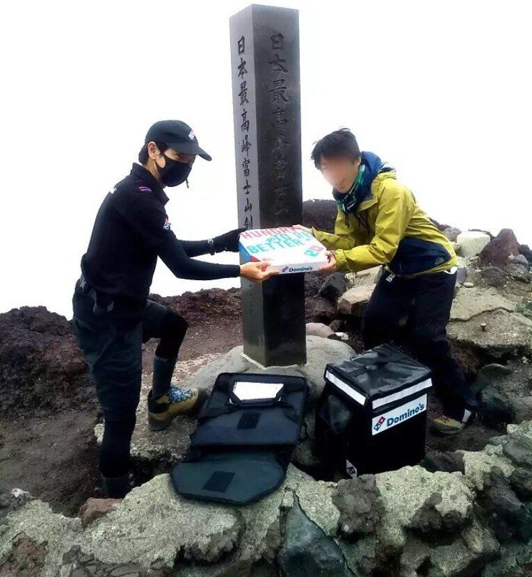 5.jpg 엊그제 일본 후지산 정상에 나타난 기인..............JPG