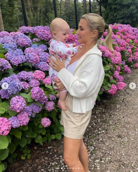 JUST IN Influencer And TV Star FURIOUS After Being Forced To Carry Her just-in-influencer-and-tv-star-furious-after-being-forced-to-carry-her