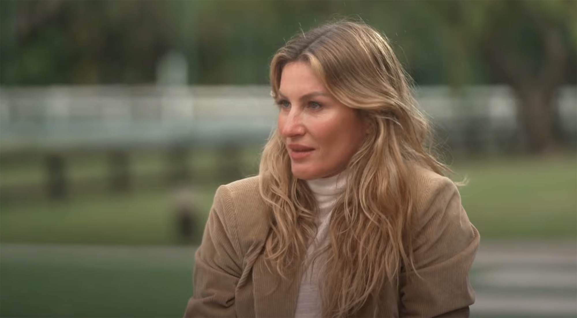 Gisele Bundchen Breaks Down In Tears Over Tom Brady Divorce - Small Joys