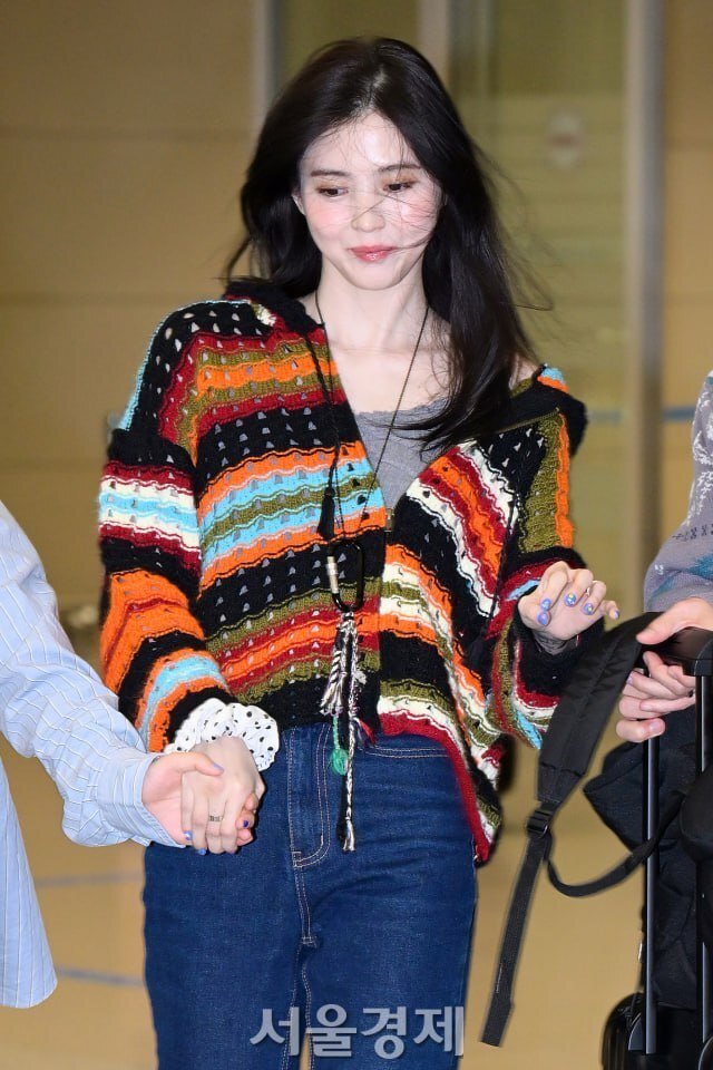 한소희 입국사진.jpg