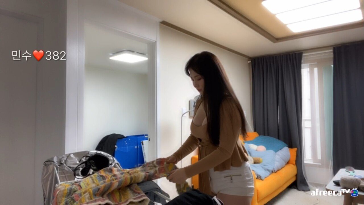 33333333.jpg 동물농장 고양이녀 근황 .jpg