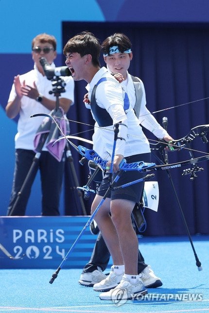 일본 선수들한테 포효하는 김제덕 ㅋㅋㅋㅋㅋㅋ