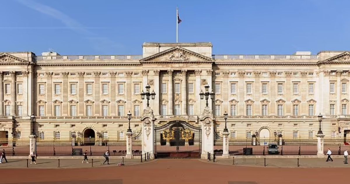 copy of articles thumbnail 1200 x 630 12 8.jpg - Palace Issues Update As Queen HOSPITALIZED After Falling