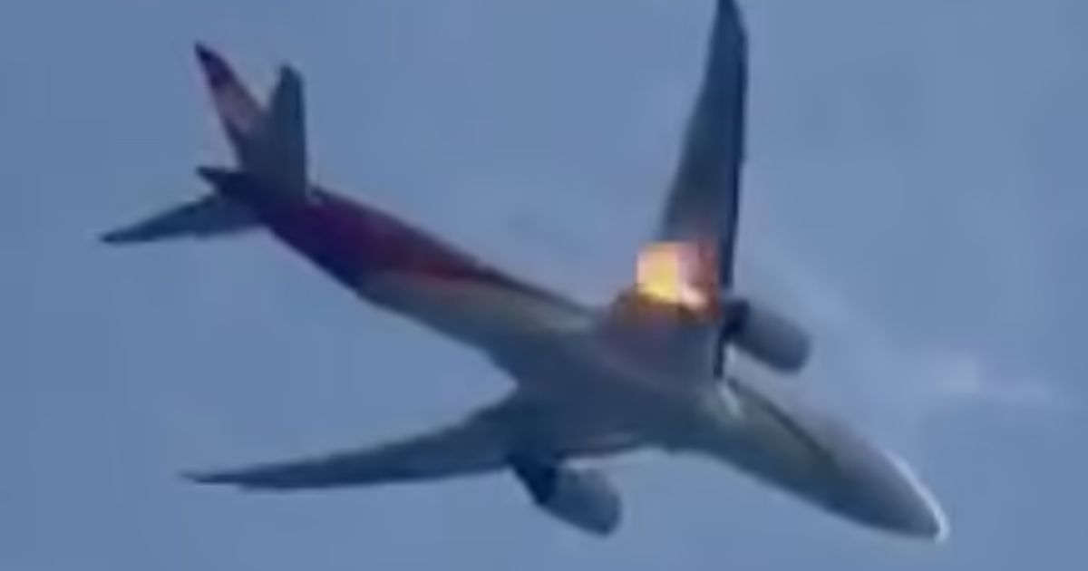 copy of articles thumbnail 1200 x 630 4 6.jpg - Boeing 787 Aircraft's Right Engine BURSTS Into FLAMES After Takeoff With 249 Passengers & 16 Crew On Board