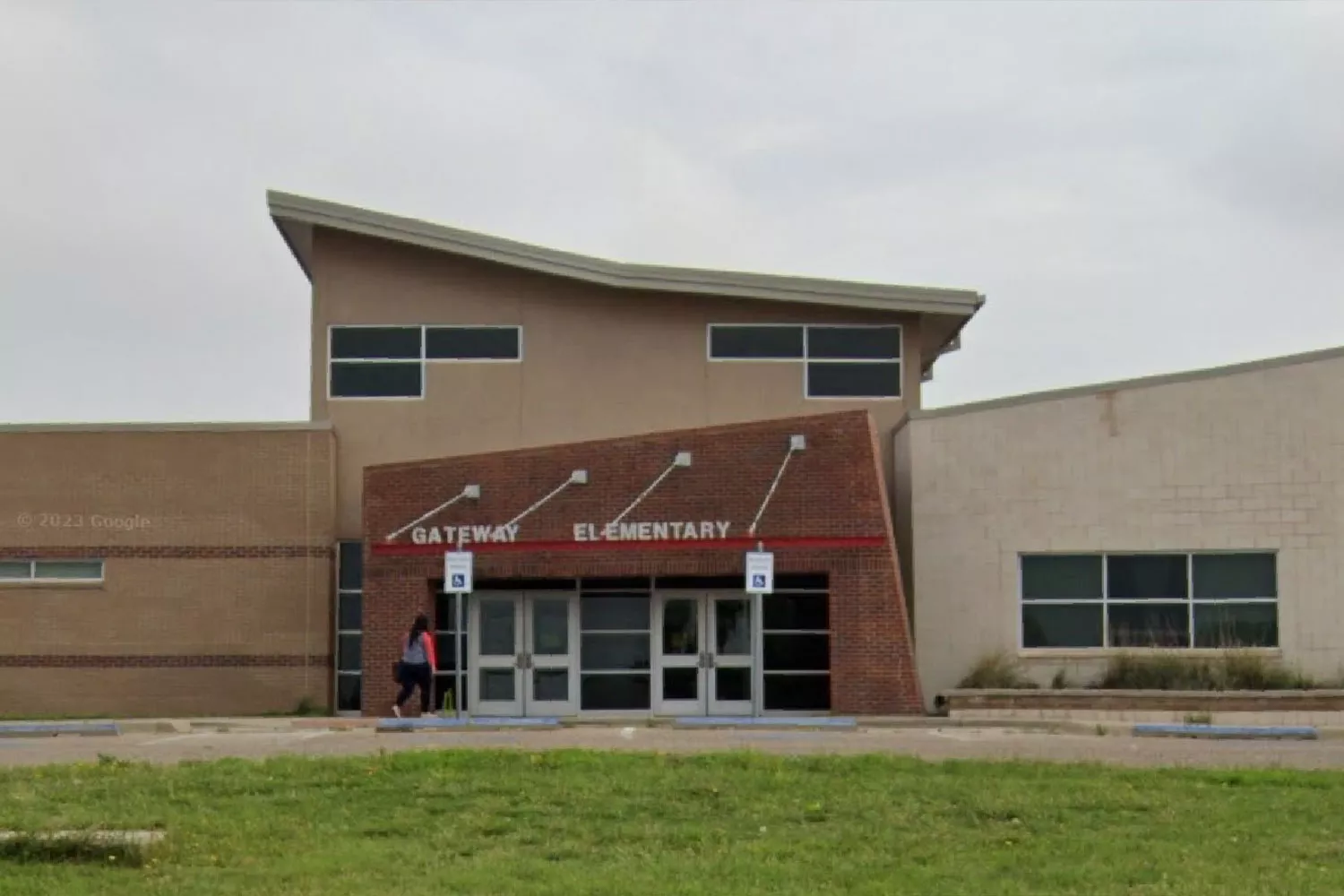 2nd Grader Dies in Freak Accident in School Drop-Off Line As Mom Says