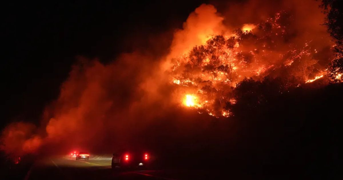 copy of articles thumbnail 1200 x 630 11 6.jpg - New Wildfires Break Out In San Diego Prompting Officials To Issue URGENT Evacuation Orders