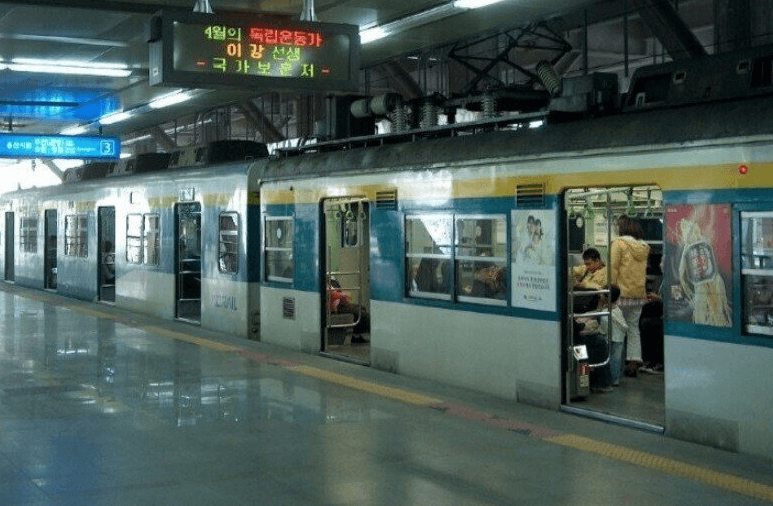 89.png 낭만의 2000년대 초 사진들 100장.jpg