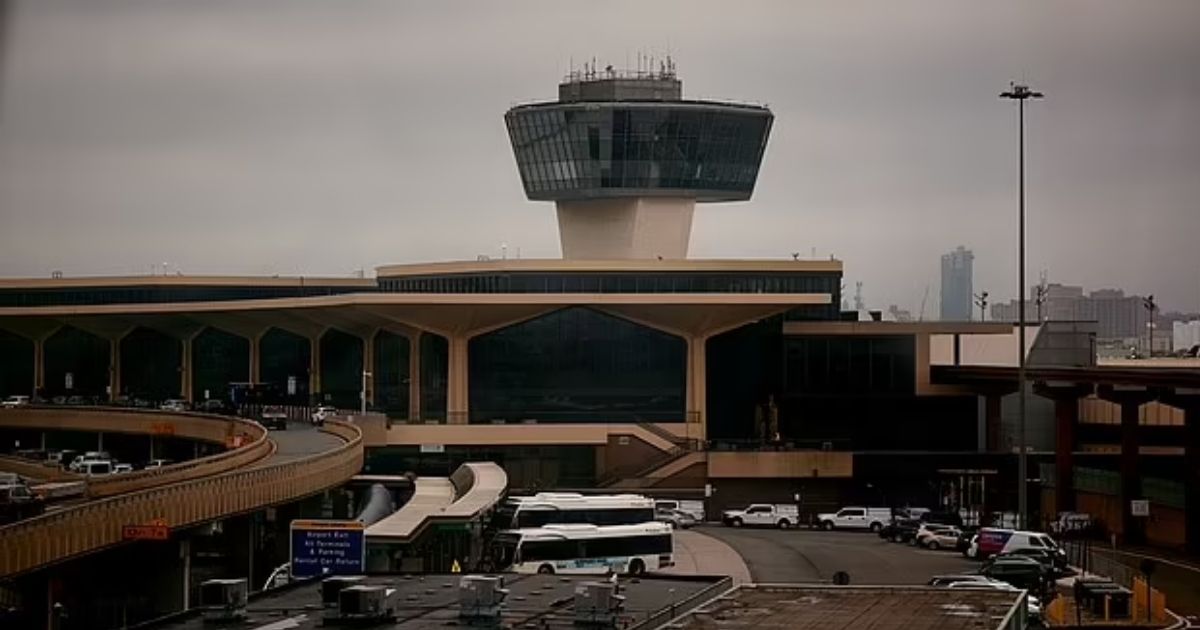 copy of articles thumbnail 1200 x 630 20 4.jpg - Flights Across America Thrown into Chaos After Another Terrifying Close Call at One of US' Busiest Airports