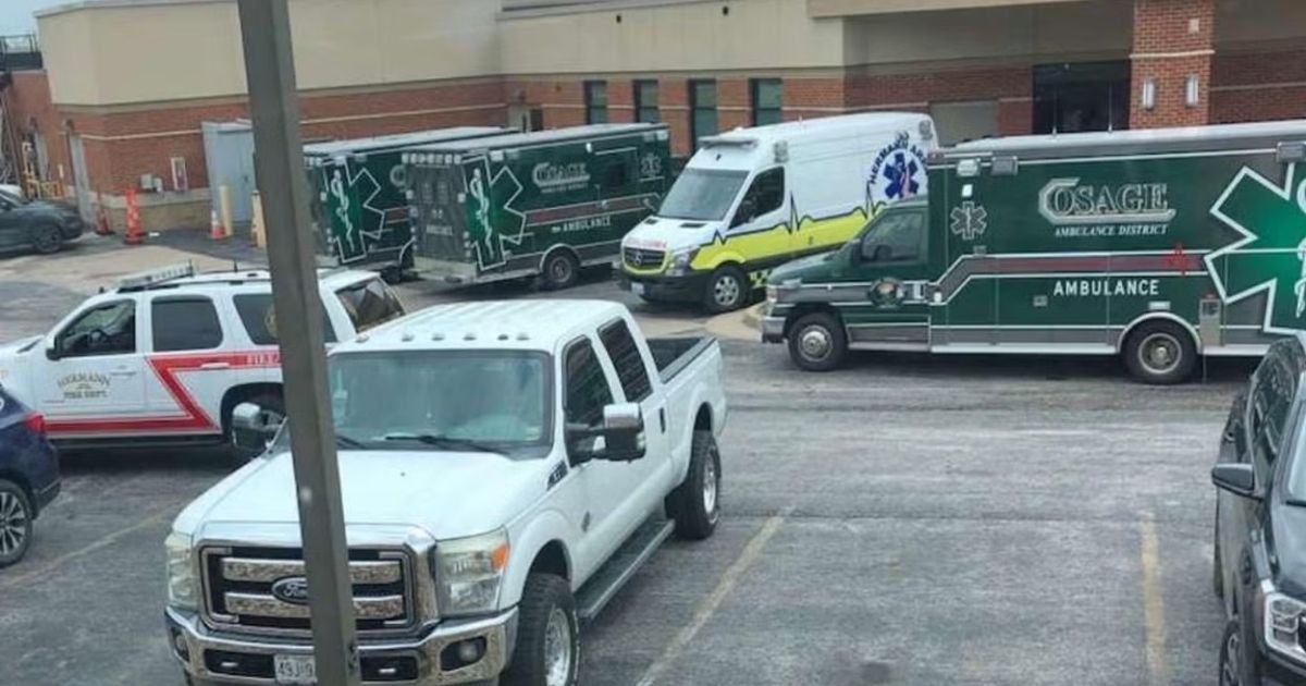 copy of articles thumbnail 1200 x 630 24 2.jpg - At Least 32 Injured as Shuttle Bus CRASHES Into Missouri Ditch