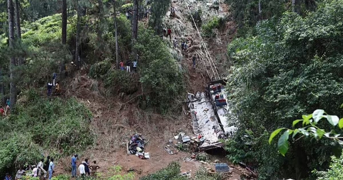 copy of articles thumbnail 1200 x 630 28 3.jpg - Horror Bus Crash KILLS 21 & Injures Many More As Overcrowded Vehicle Plummets Off Cliff