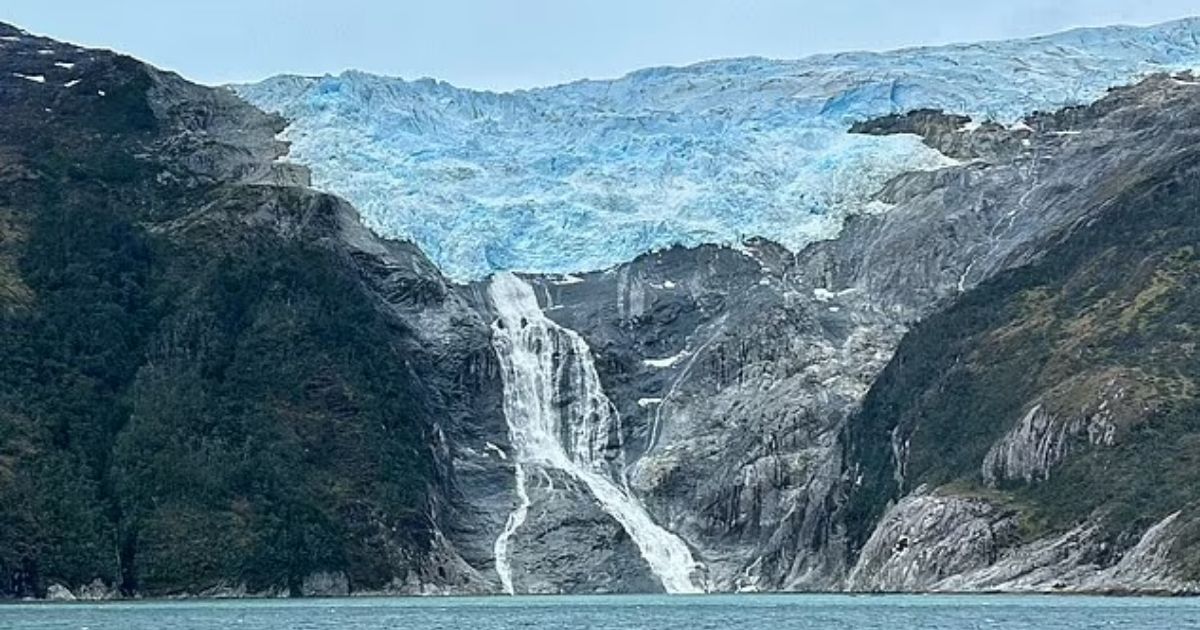 copy of articles thumbnail 1200 x 630 37 1.jpg - Tsunami Warning Issued as Huge 7.5 Magnitude Earthquake Hits with Hazardous Waves